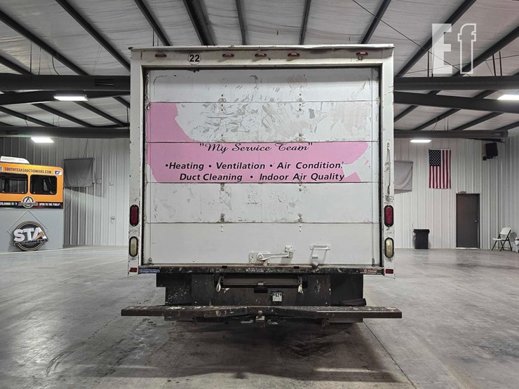 2005-gmc-savana-g3500-image-8