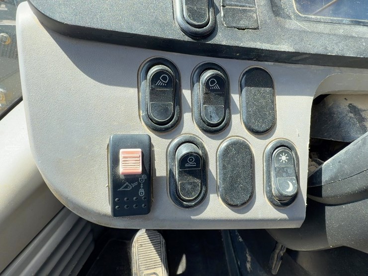 2017-komatsu-wa270-8-image-24