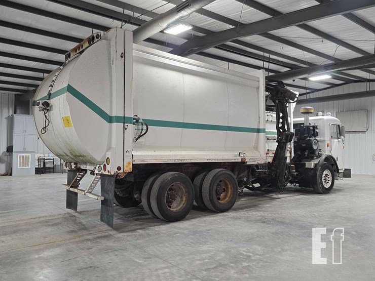 2008-peterbilt-320-image-3