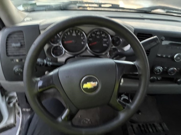 2011-chevrolet-2500-image-11