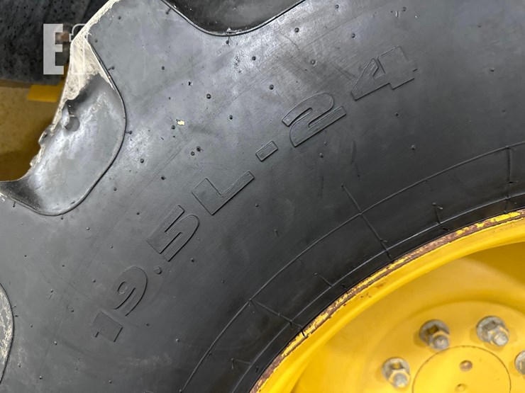 2001-caterpillar-420d-image-38