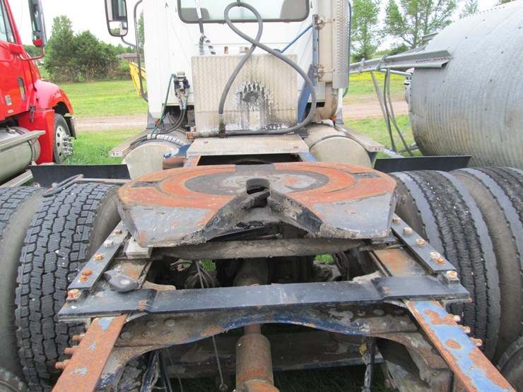 #46168-•-inop-2006-mack-613-vision-t/a-daycab-truck-tractor-1m1ak06yx6n010204-image-12