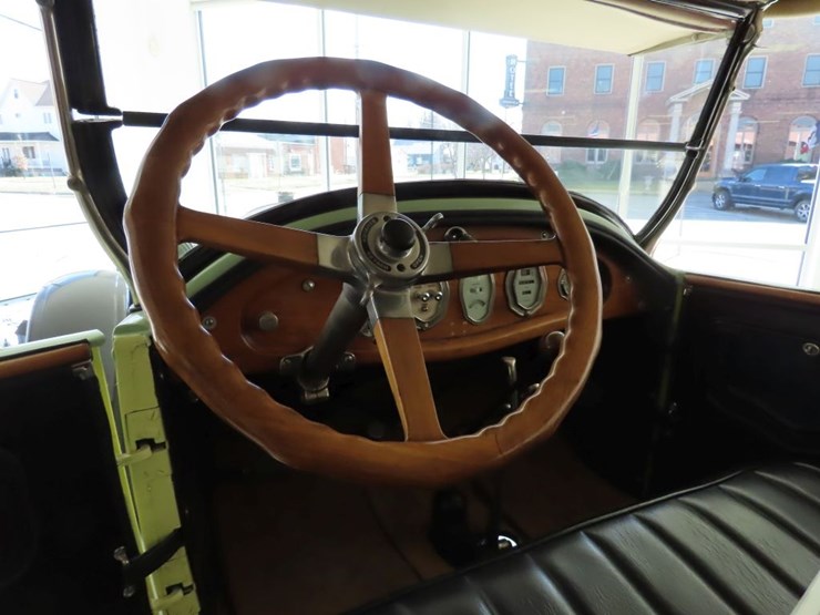 1924-mclaughlin-standard-six-touring-image-19