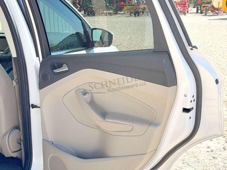 2014-ford-escape-titanium-image-33