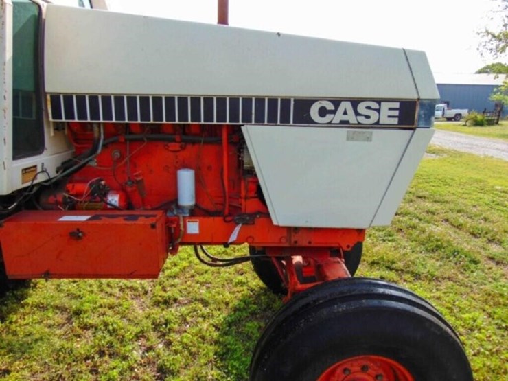 case-2090-tractor-image-3