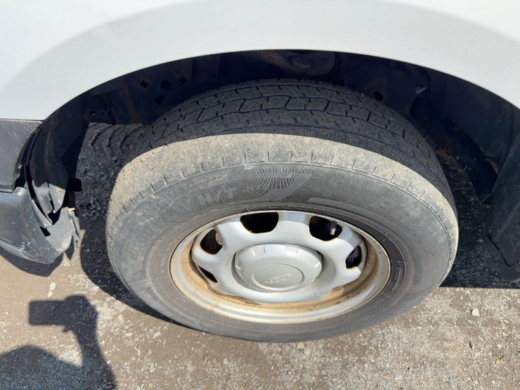 2016-ford-f150-xl-image-11