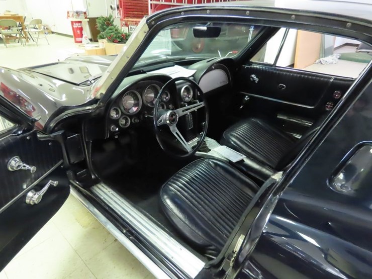 1963-chevrolet-corvette-stingray-split-window-coupe-image-30