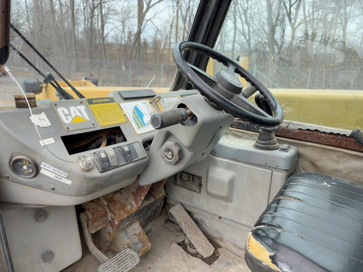 1995-caterpillar-th83-image-16