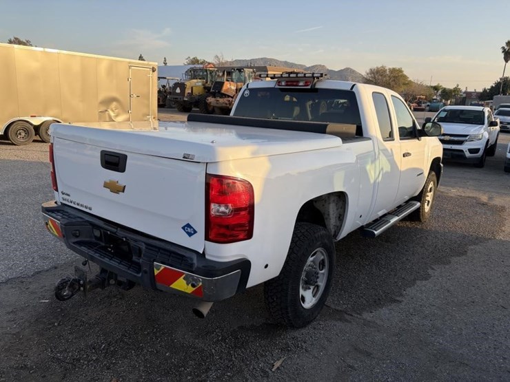 2013-chevrolet-2500-image-3