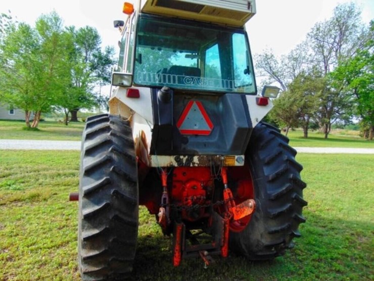case-2090-tractor-image-9