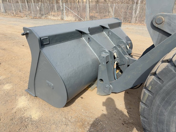 2013-komatsu-wa250pz-6-image-10