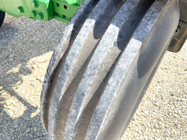 2004-john-deere-7320-image-100