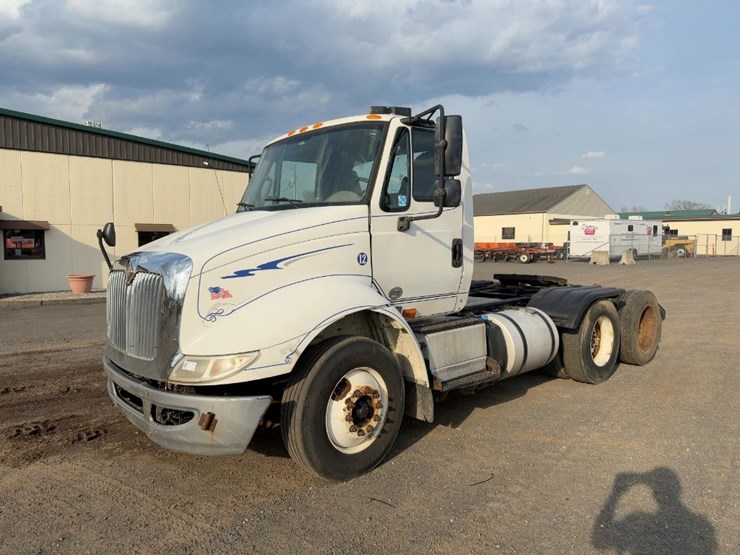 2015-international-8600-image-1