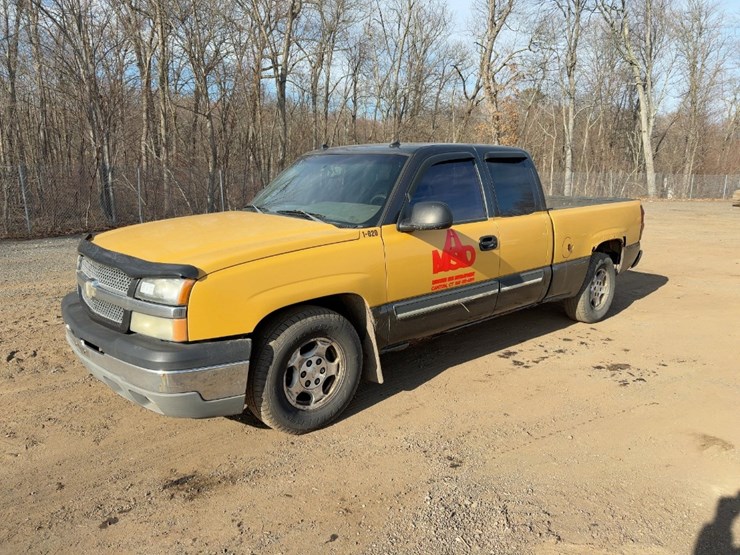 2004-chevrolet-silverado-1500-image-1