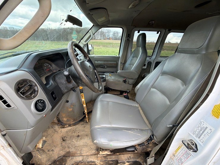 2013-ford-e350-image-15