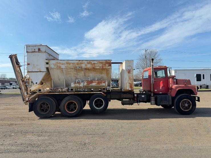 1984-mack-dm686s-image-6