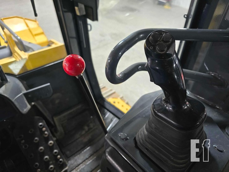 2016-deere-655k-image-17