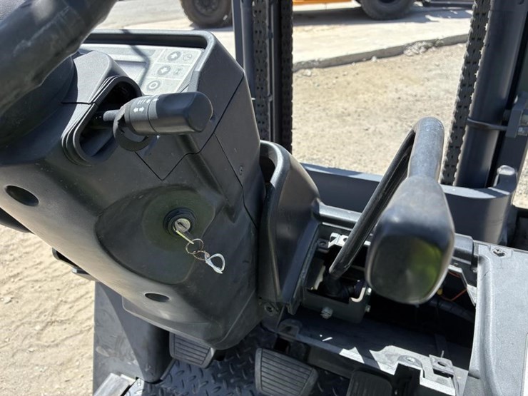 2011-nissan-a22-mcp1r2a25lv-forklift-image-16