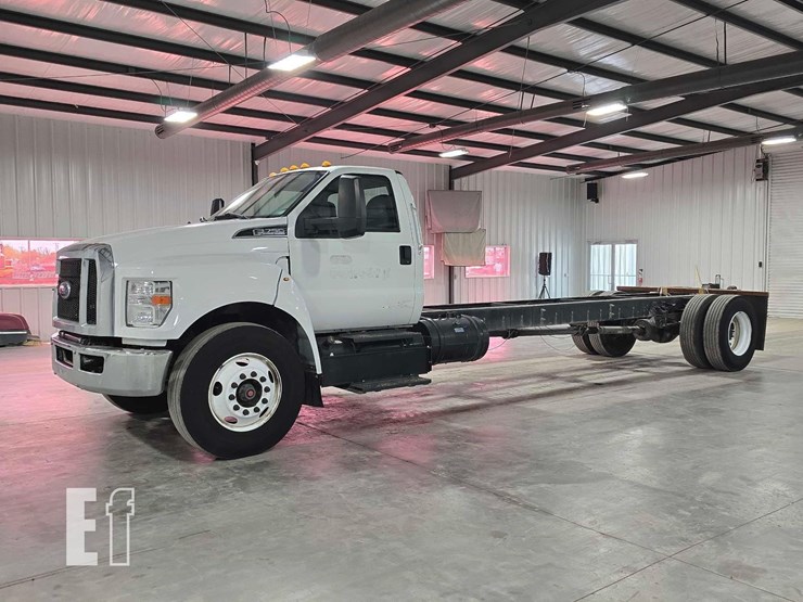 2019-ford-f750-sd-image-1