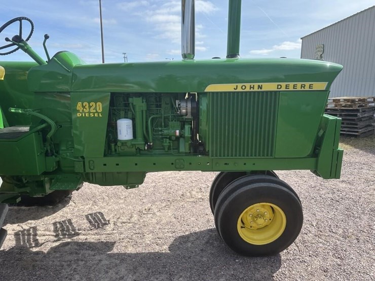 john-deere-4320-image-5