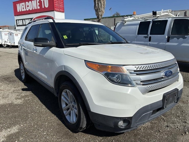 2012-ford-explorer-image-2