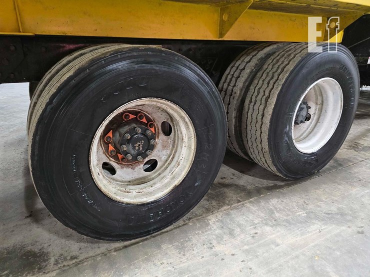 2018-peterbilt-320-image-32