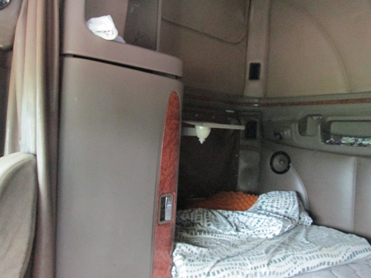 2008-peterbilt-387-image-38