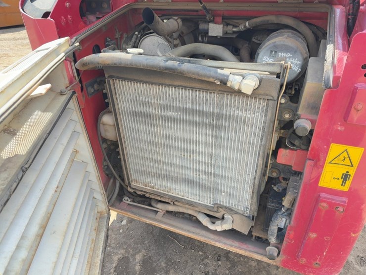 2013-takeuchi-tl230-image-17