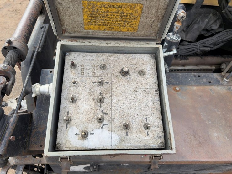 2013-caterpillar-ap-1055e-image-18