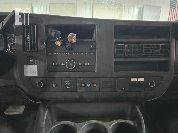 2019-gmc-savana-g1500-image-15