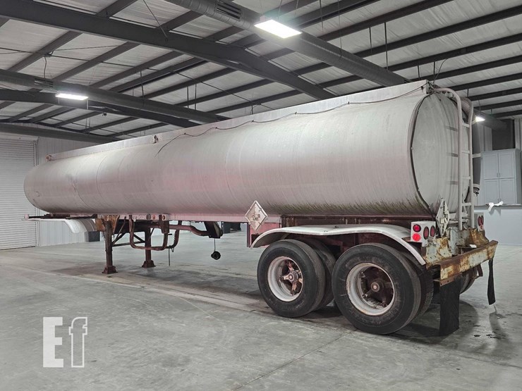 1974-trailmobile-tanker-image-4