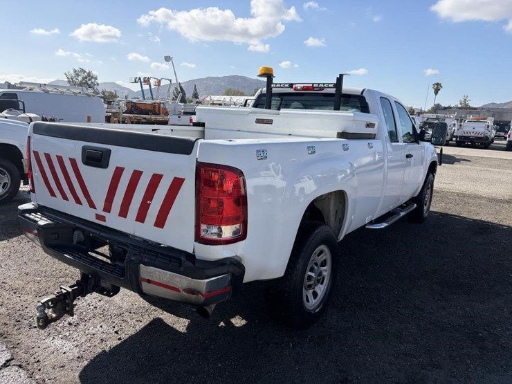 2012-gmc-sierra-3500-image-3