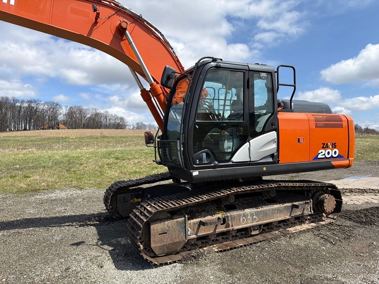 2020-hitachi-zx200-image-2