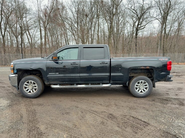 2016-chevrolet-silverado-2500hd-image-2