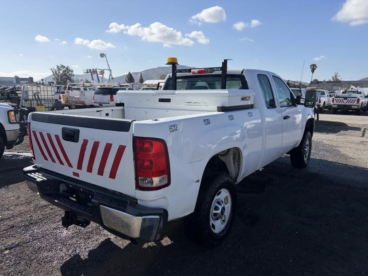 2012-gmc-sierra-3500-image-3