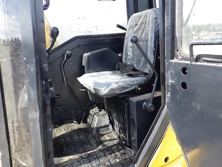 komatsu-pc28uu-2-image-32