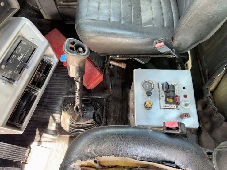 1998-mack-rd690s-image-30