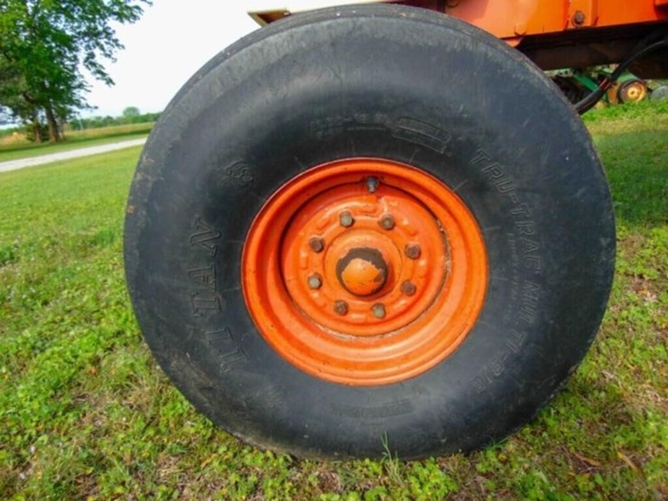 case-2090-tractor-image-13