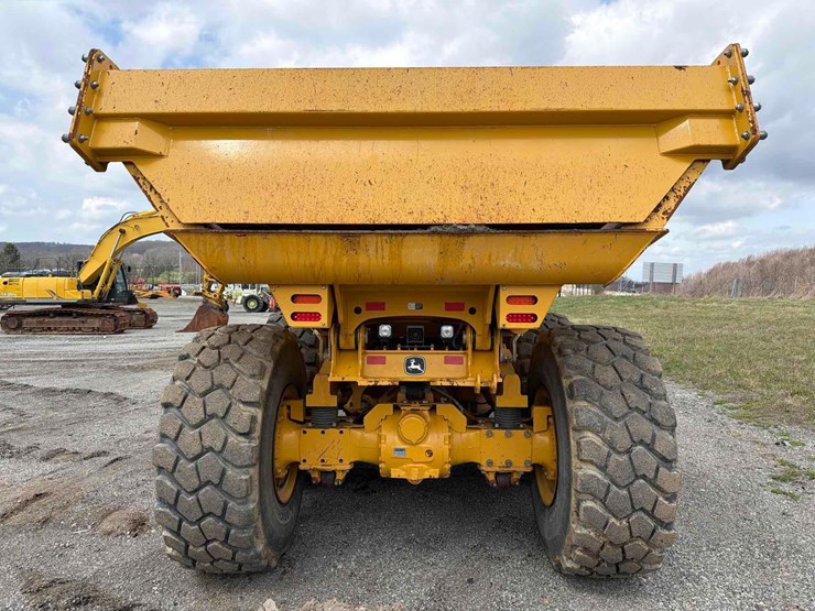 2023-deere-260e-image-7