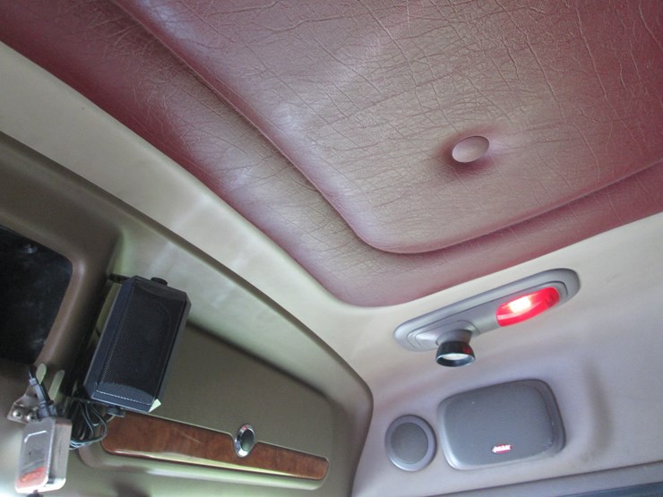 2008-peterbilt-389-image-37