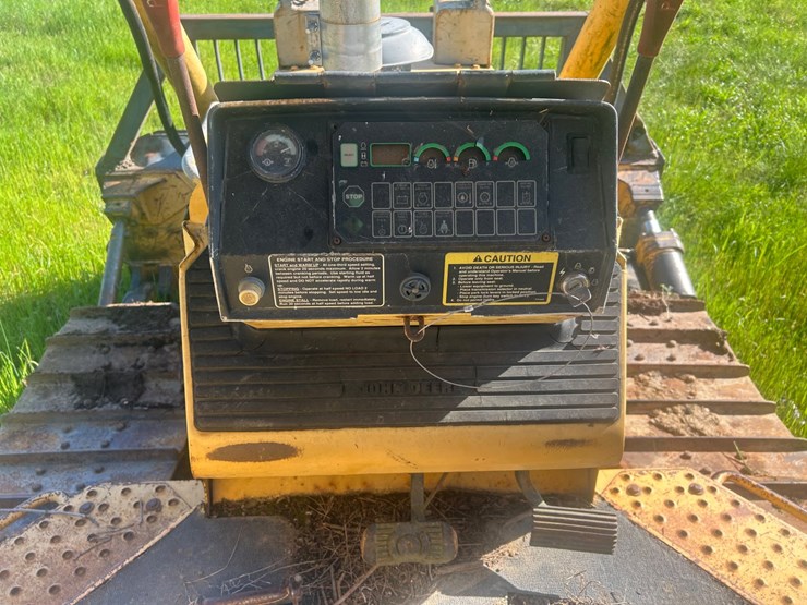 1995-deere-750c-image-8