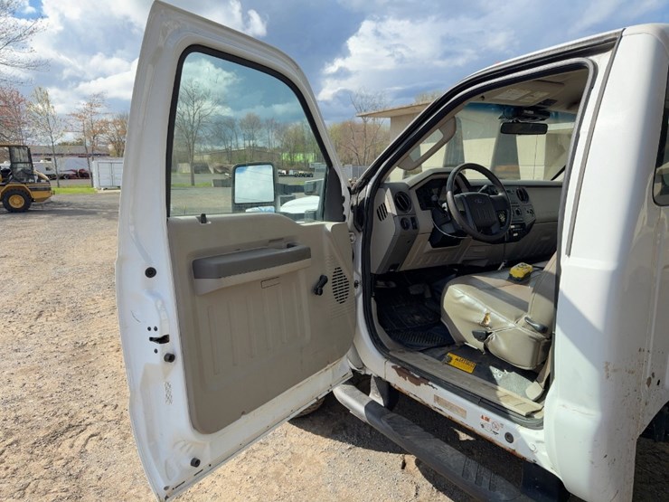 2008-ford-f550-xl-image-25