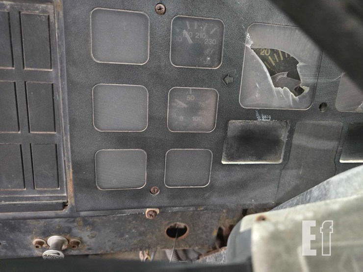 1990-international-4900-image-13