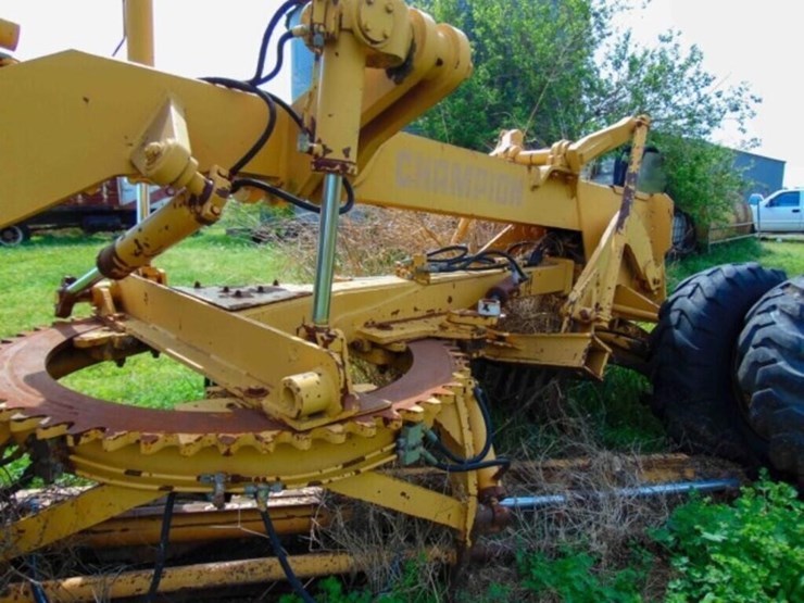 champion-road-grader-image-4