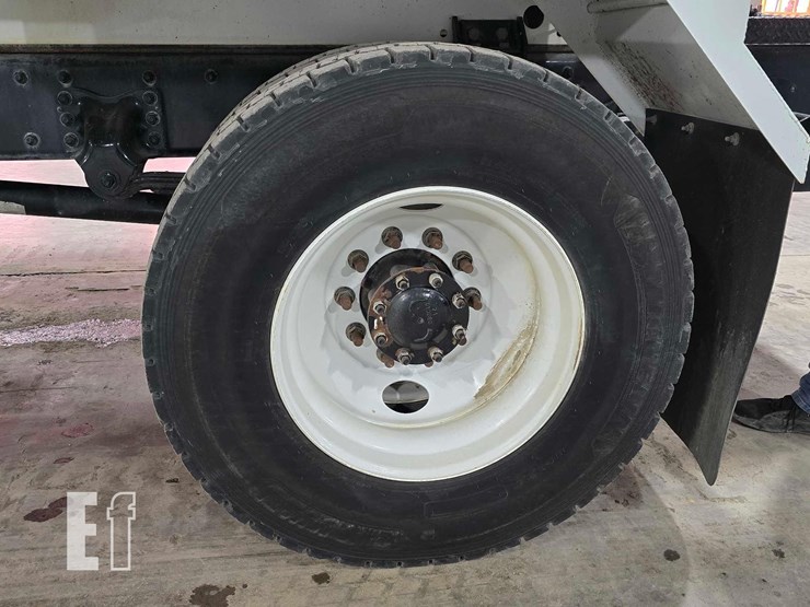 2022-freightliner-business-class-m2-106-image-28