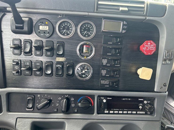 2010-massey-ferguson-8-image-69