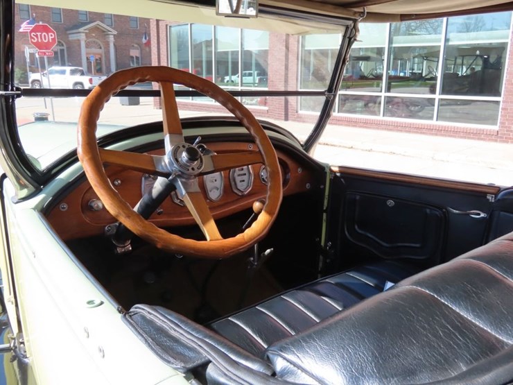 1924-mclaughlin-standard-six-touring-image-12