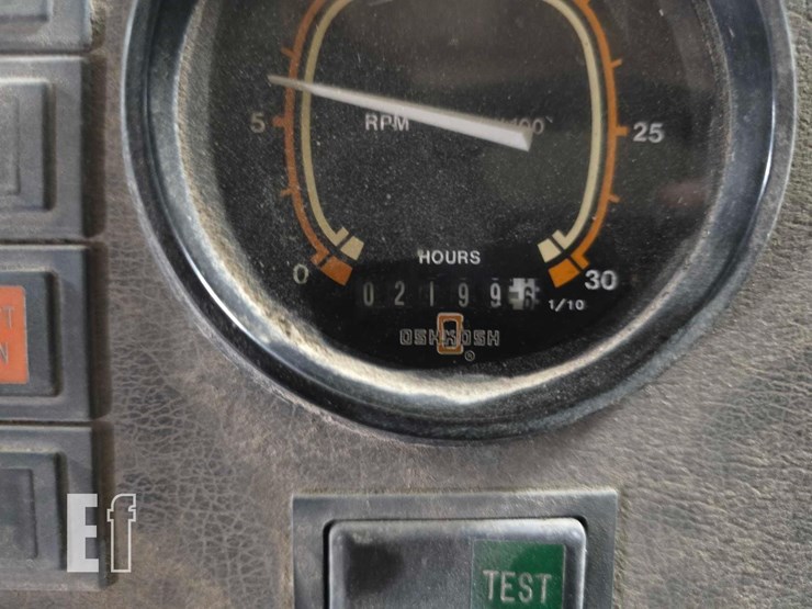 1996-oshkosh-t1500-image-14