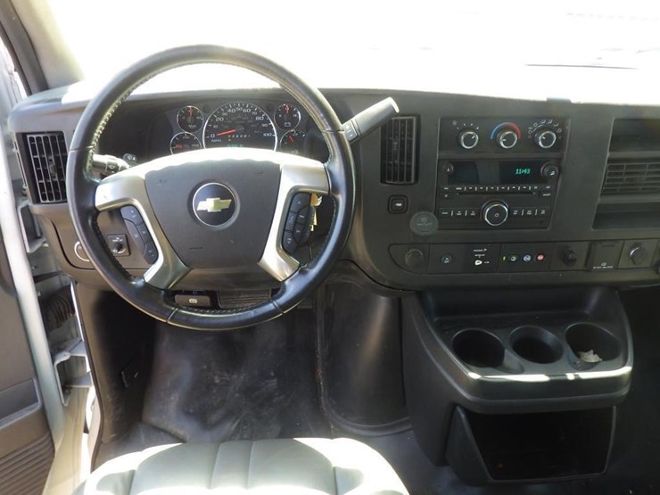 2015-chevrolet-express-2500-image-9