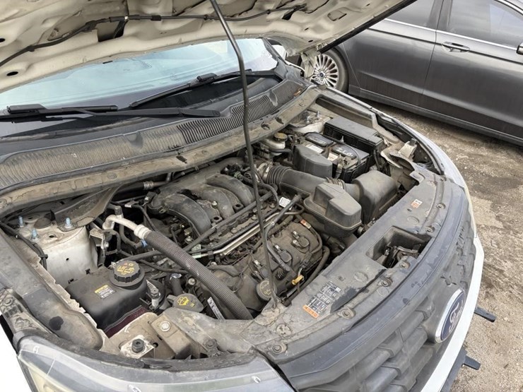 2017-ford-explorer-image-13